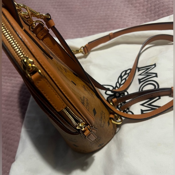 MCM BACKPACK - Picture 5 of 14